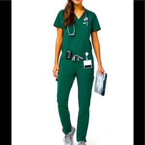 NWT Figs Yola pants (Small Tall)